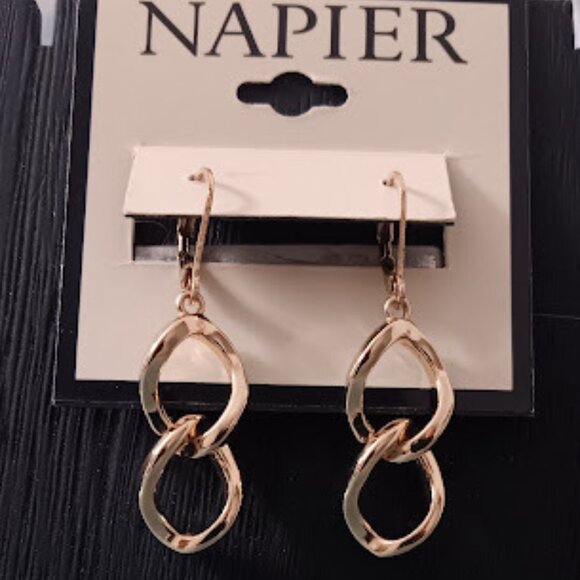 NAPIER Mod/Contemporary Gold Chain Link Lever Back Drop Earrings**NEW! - Picture 1 of 3